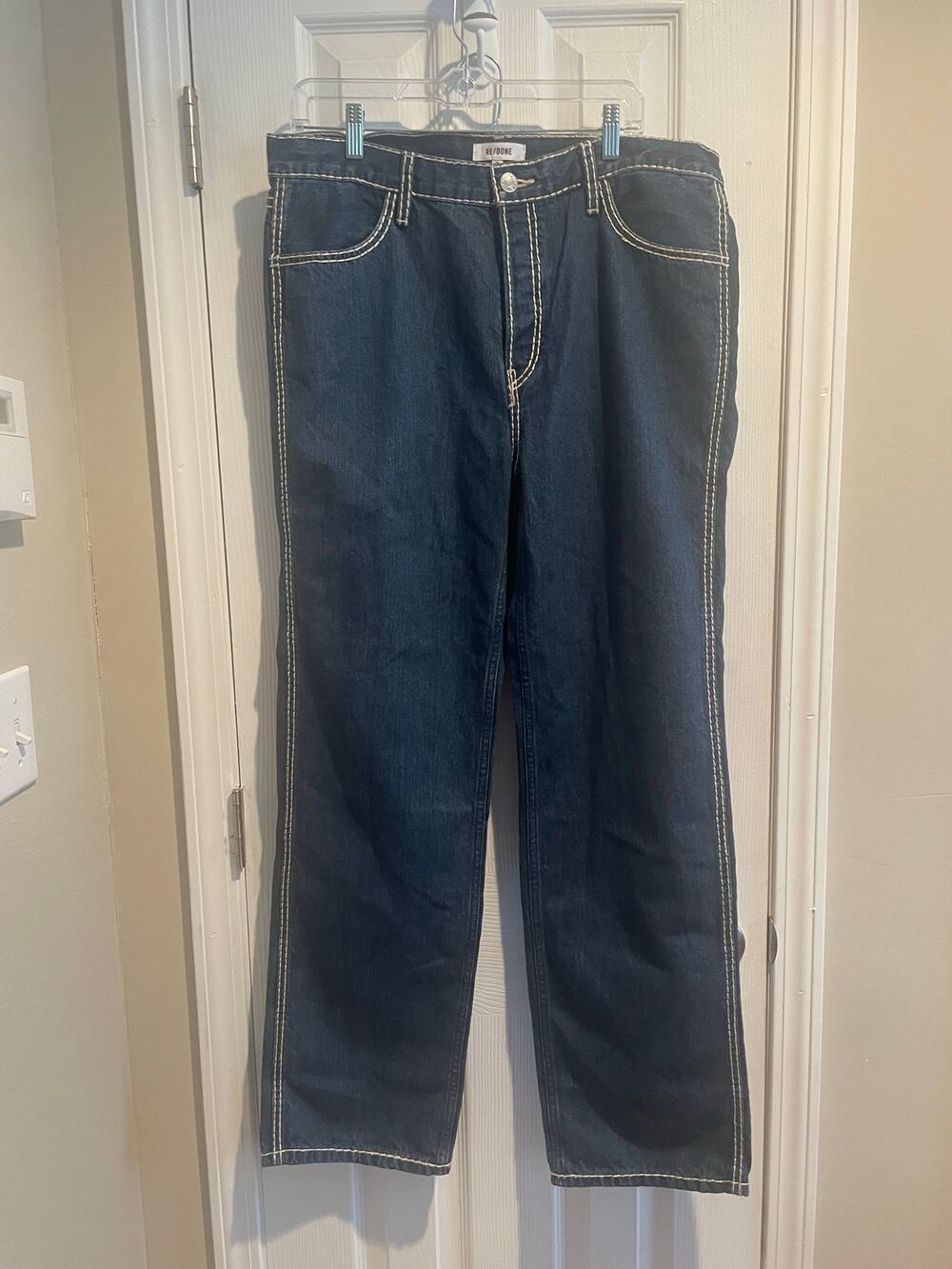 Redone jeans "Chunky Style" offers a great look and lots of comfort.A71